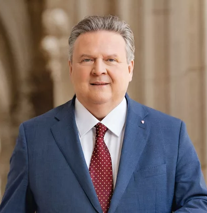 Dr. Michael Ludwig